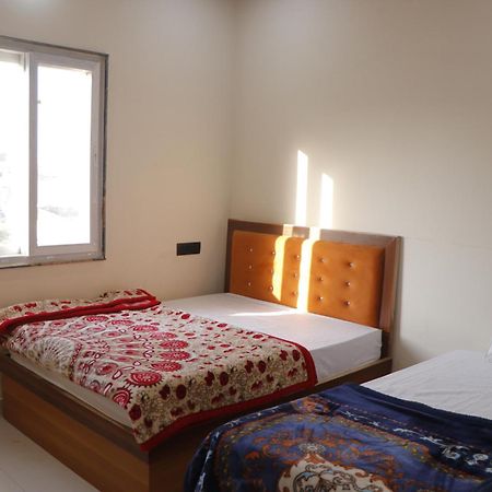 Dolphin Guest House Матура Екстериор снимка