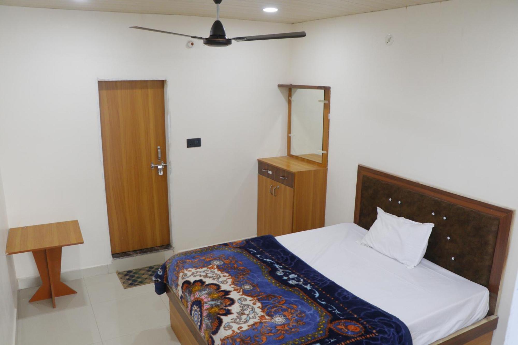 Dolphin Guest House Матура Екстериор снимка