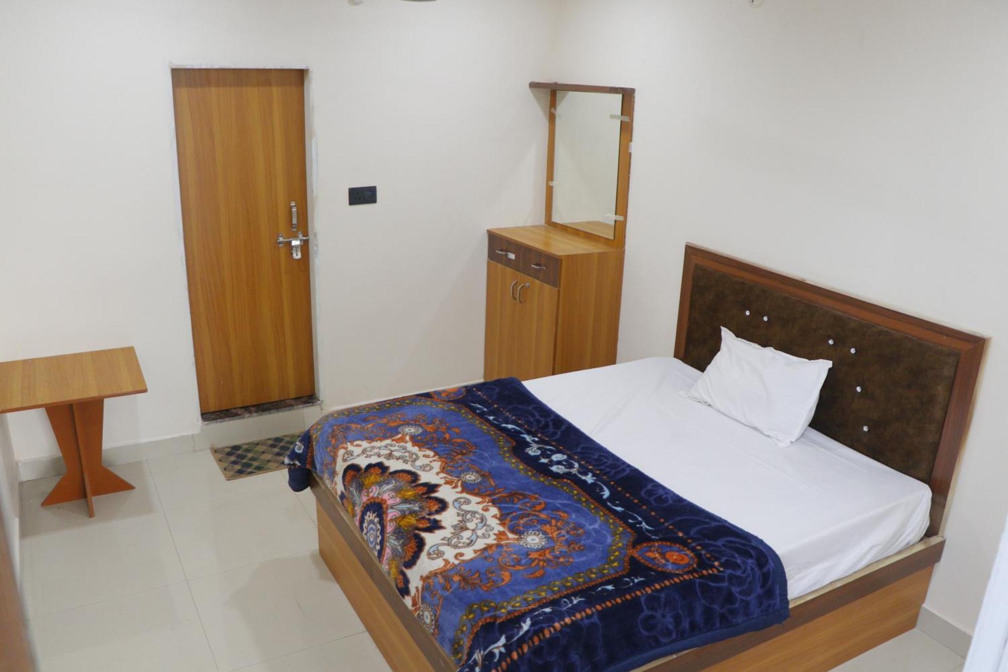 Dolphin Guest House Матура Екстериор снимка