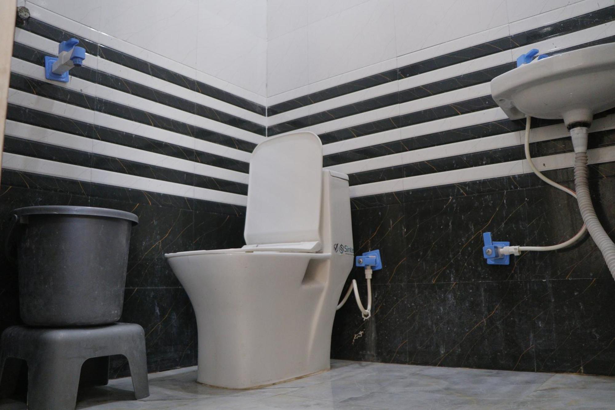 Dolphin Guest House Матура Екстериор снимка